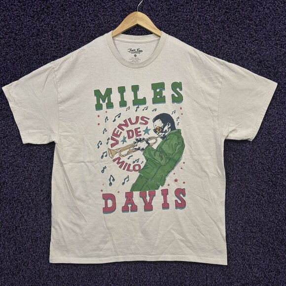 Miles Davis Venus de Milo Jazz Trumpet Playin Icon T-Shirt L - Picture 1 of 4